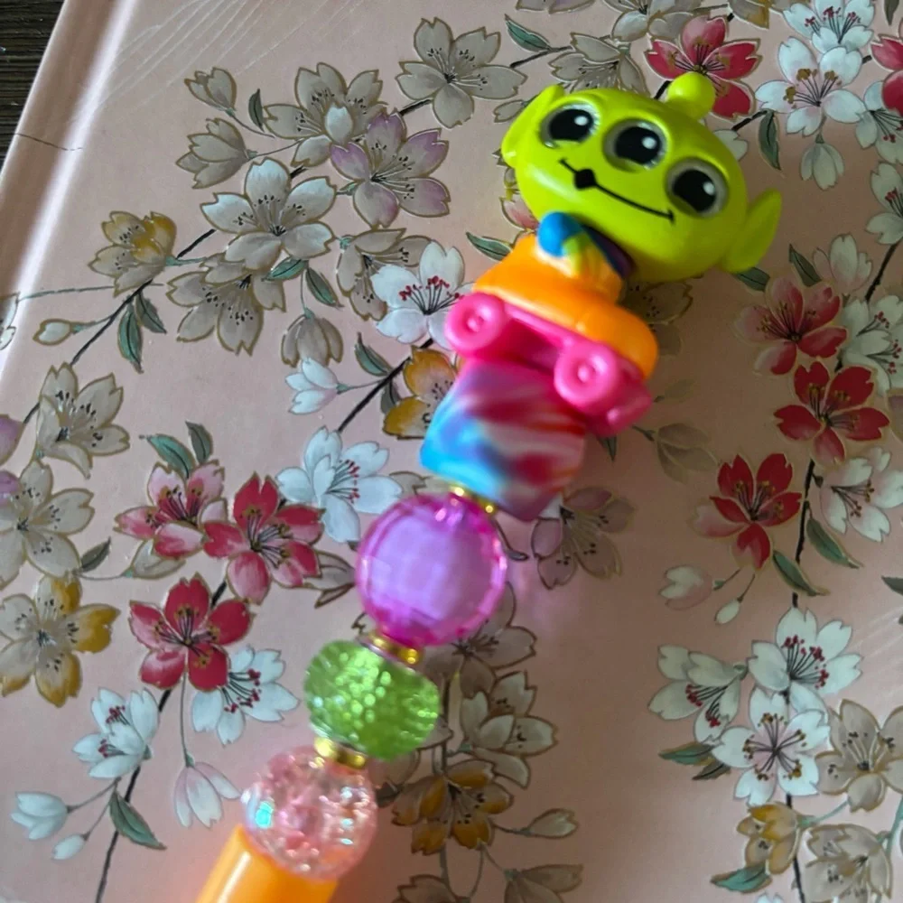 Disney Doorables: Toy Story: Alien Roller Skate handmade beaded pen